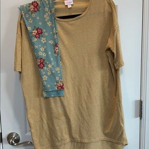 Tunic top with floral leggings